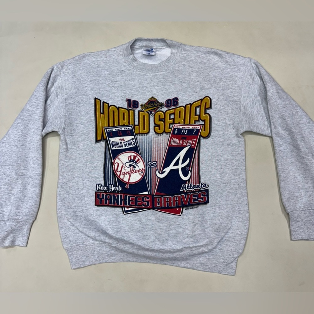 Vintage 1996 New York Yankees & Atlanta Braves
World Series Artex Size M 90's